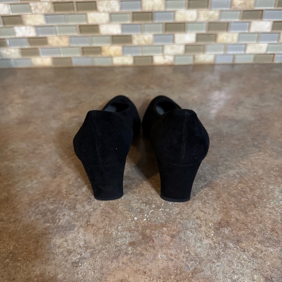 Stuart Weitzman black suede pumps - Picture 3 of 5